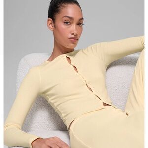 BEST SELLER Alo yoga candlelight yellow Dreamlight long sleeve top